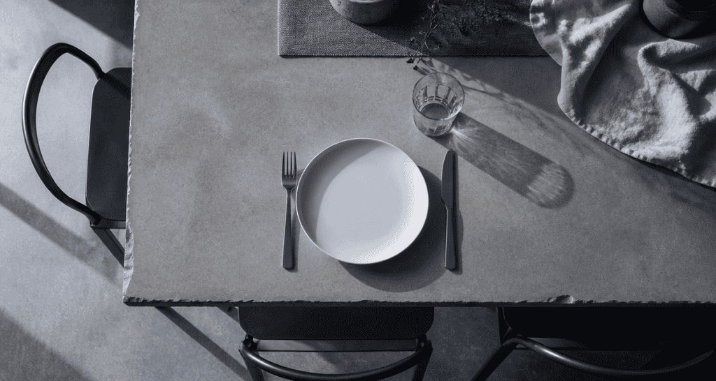 Table céramique inconvénient bords ébréchés